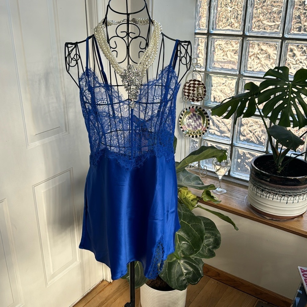 Cobalt blue Victorias secret NWT lace top split dress M